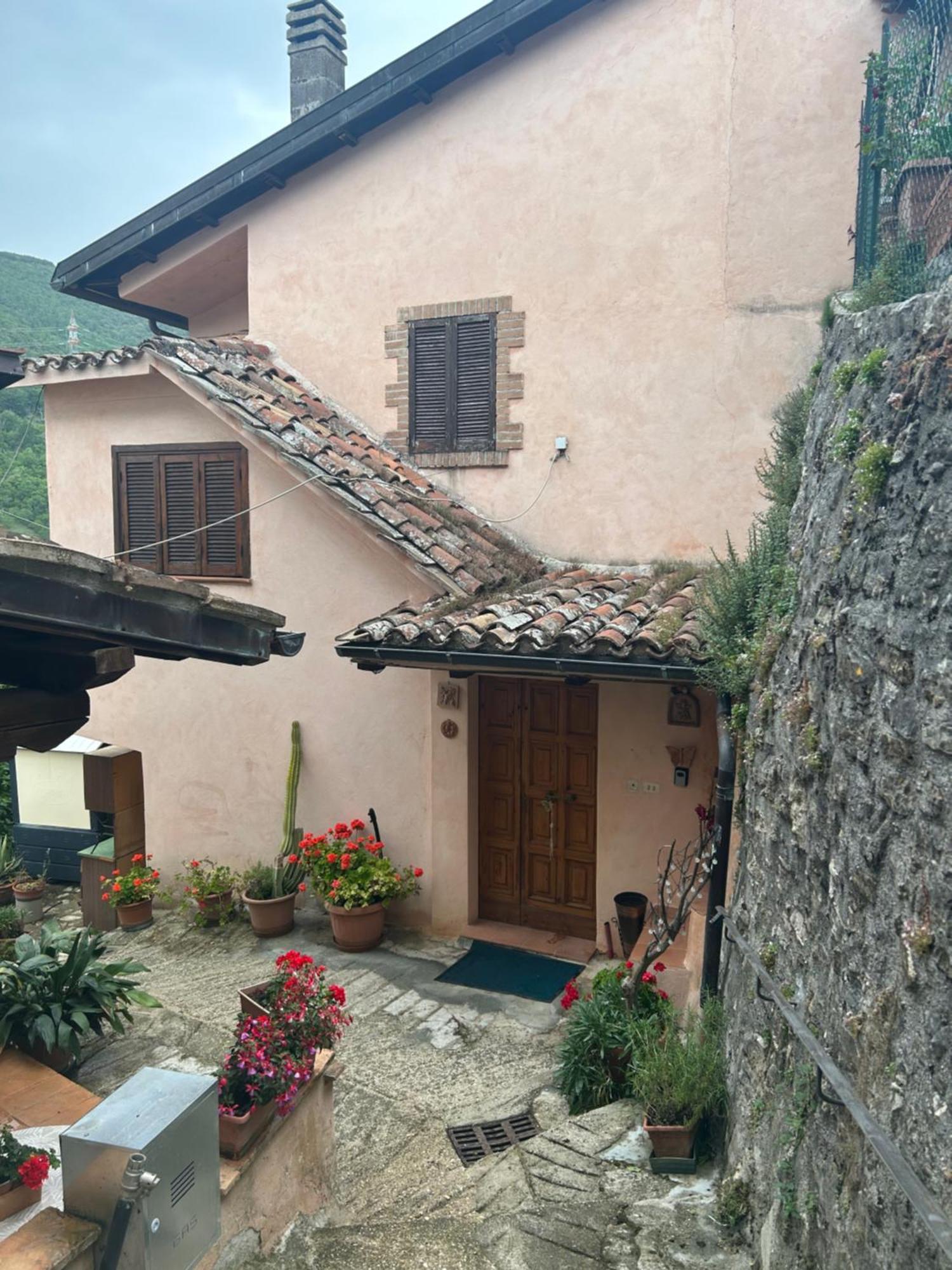 Casa Belvedere A Valle San Martino Di Spoleto Exterior photo
